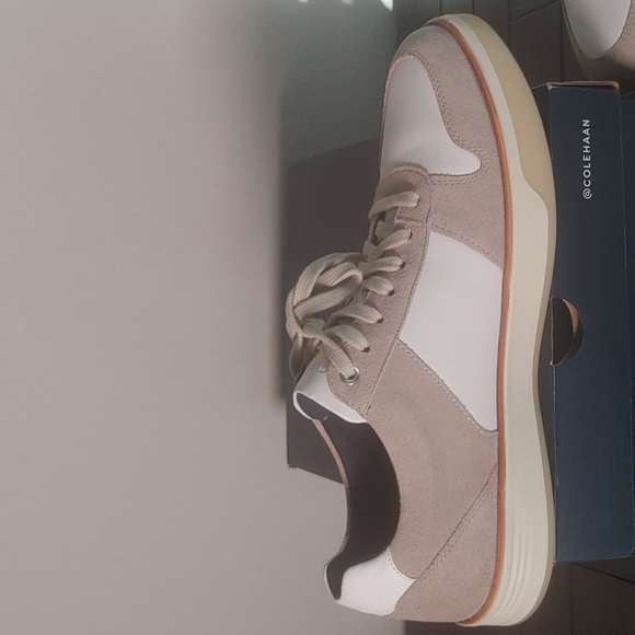 Cole Haan Men's sz 11.5 sneaker (hard to find size & style A+lookers)NEW-w/socks - Picture 4 of 16